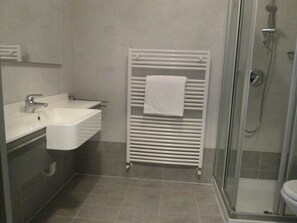Toallas y papel de baño 