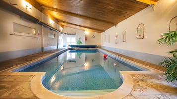 Innenpool, beheizter Pool