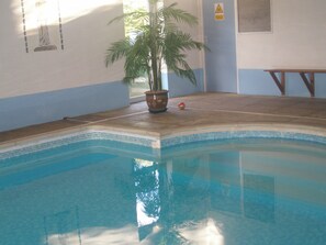 Piscina interna, piscina aquecida