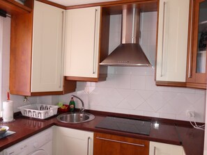 Fridge, microwave, oven, stovetop - Cosy and quiet, on foot 10 minutes from the center and 20 minutes from the beaches (Malaga)