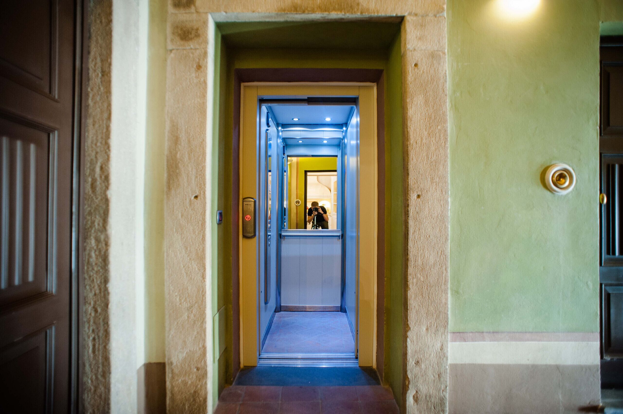 المنشأة من الداخل