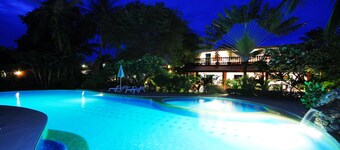 Beachfront Resort: Villa 4-bdr, very spacious, only 20m to the beach.