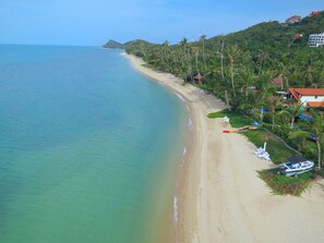 On the beach - Beachfront Resort: Villa 4-bdr, very spacious, only 20m to the beach. (Maenam)