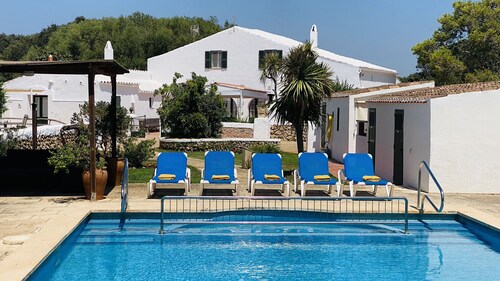 Farmhouse with pool and padel court, free WiFi