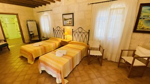 6 chambres, fer et planche à repasser, Wi-Fi gratuit, draps fournis