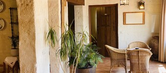 Farmhouse with  pool and padel court, free WiFi