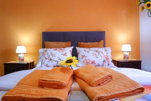 5 bedrooms, laptop workspace, iron/ironing board, travel crib - Ria Formosa Pineview (Faro)