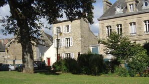 المنشأة من الخارج