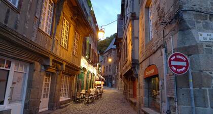 Pretty town house Dinan, Brittany