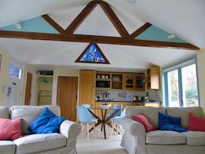 Smart TV, fireplace, DVD player, books