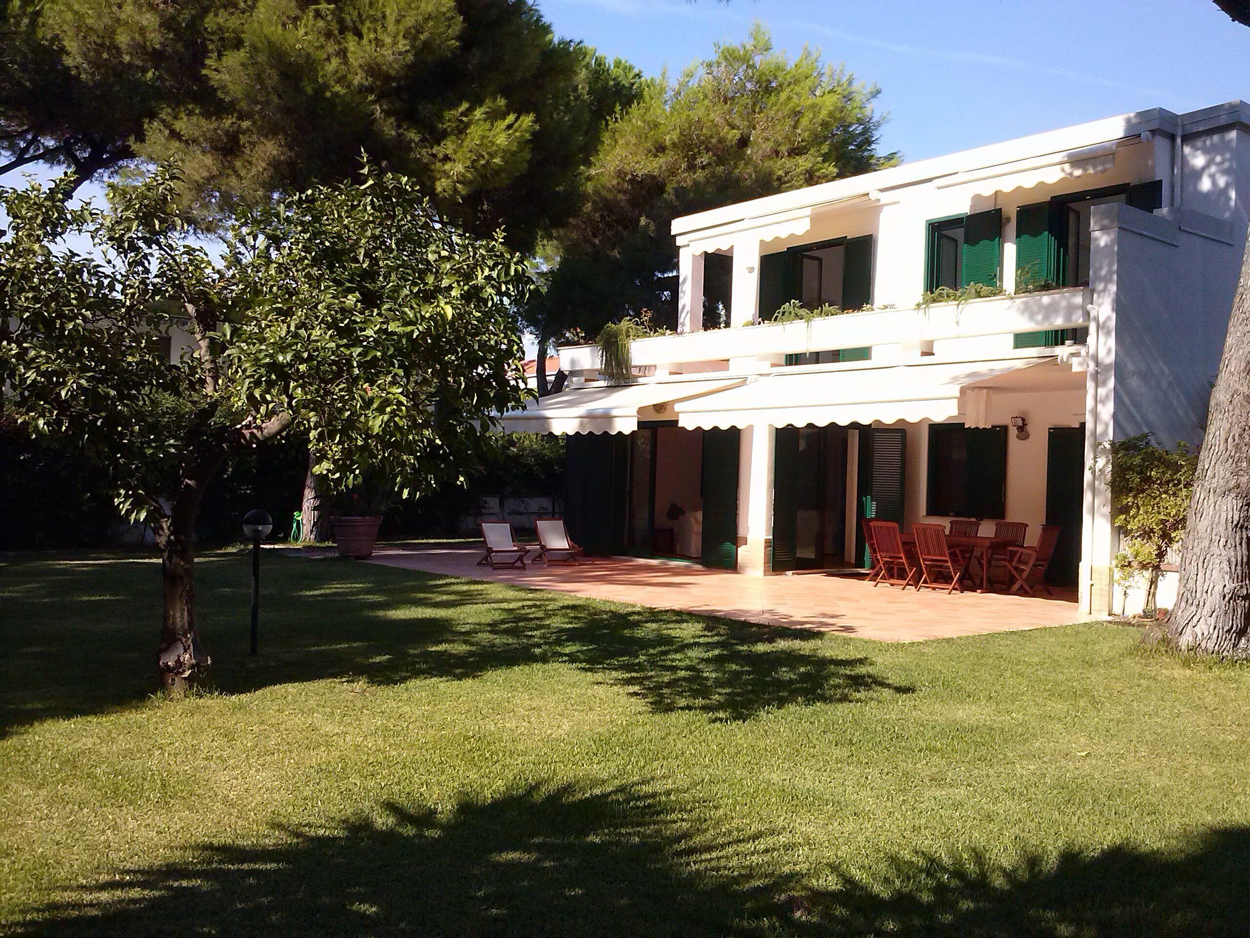 The Lemon Tree Villa, Paestum: Seaside, Huge Garden And Parking Facilities