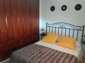 3 Schlafzimmer, Bügeleisen/Bügelbrett, WLAN, Bettwäsche