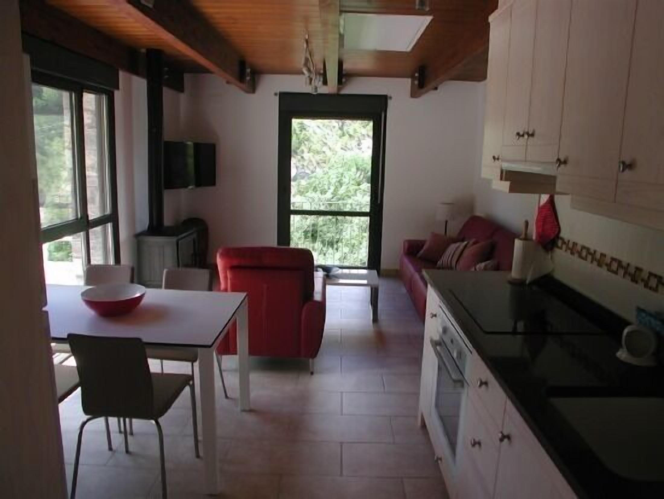 Self catering O Molín de L'Irués y A Ceresera for 4 people