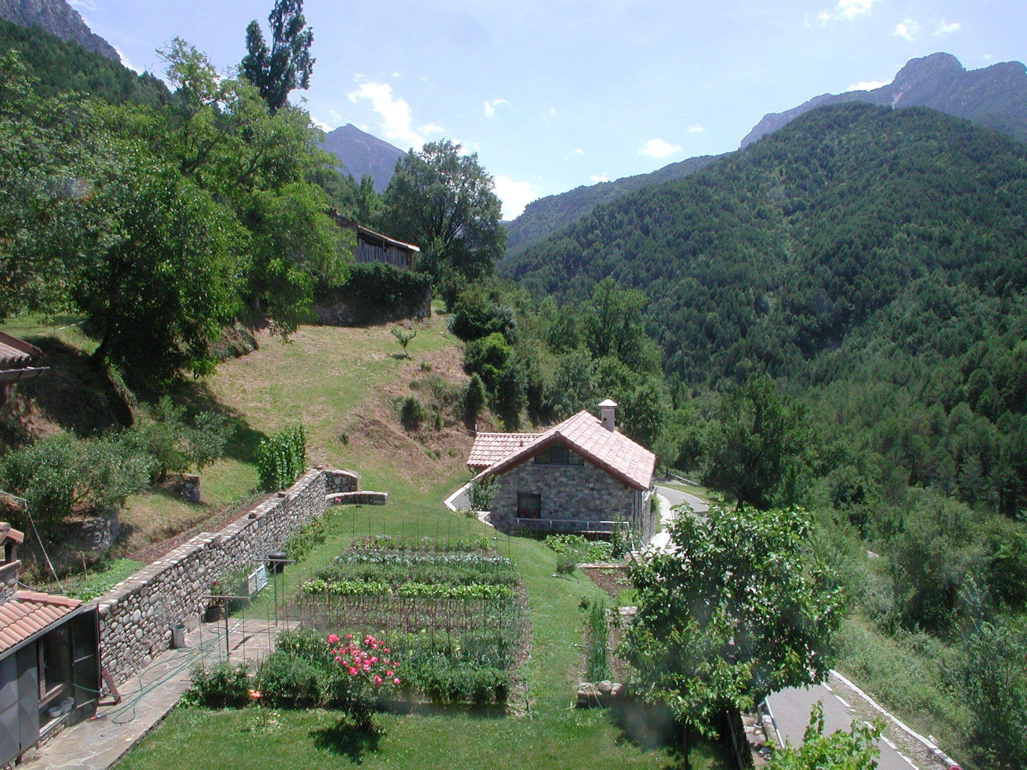 Self catering O Molín de L'Irués y A Ceresera for 4 people