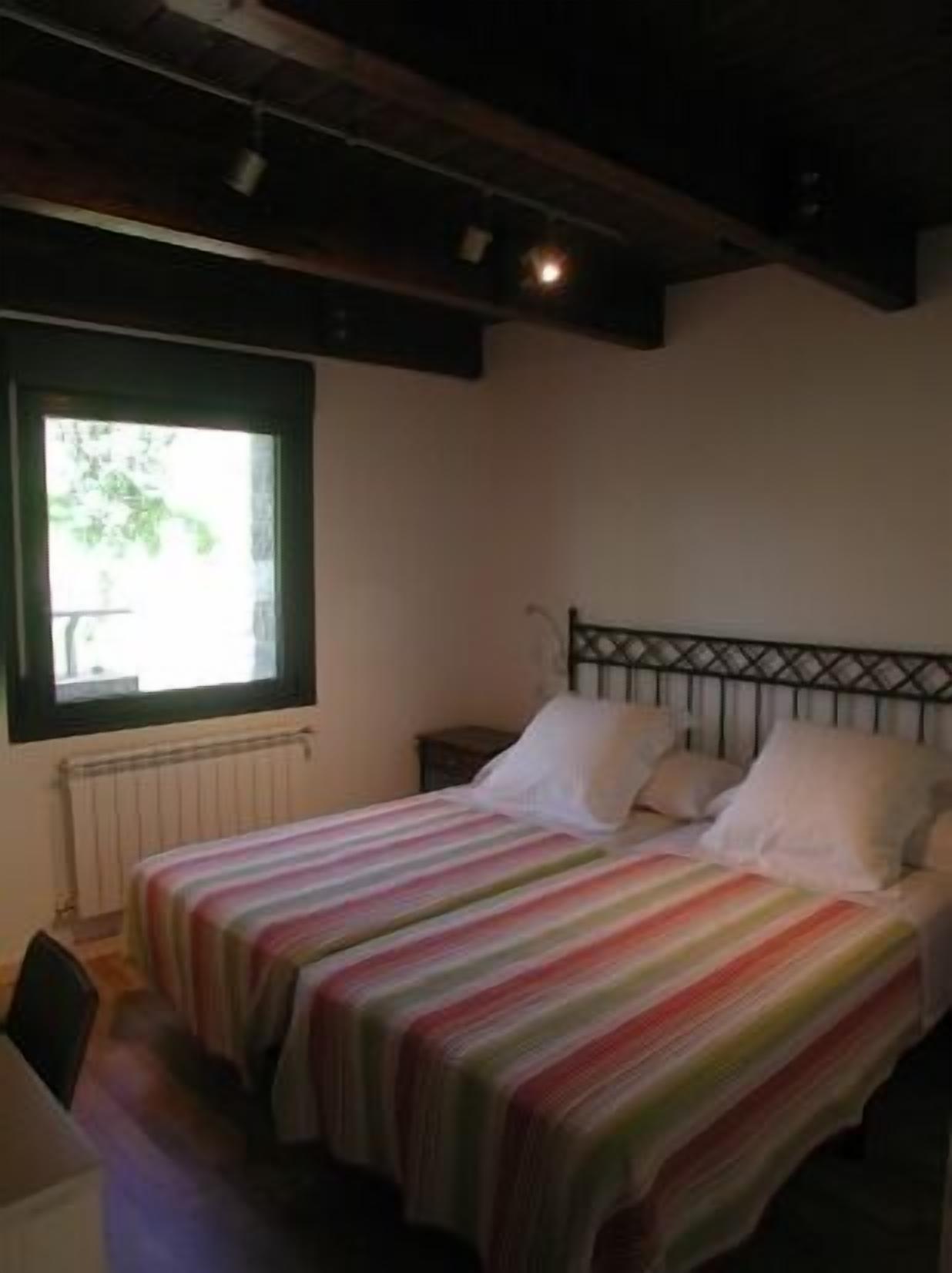 Self catering O Molín de L'Irués y A Ceresera for 4 people