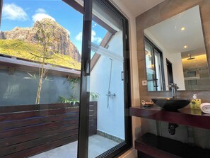 Shower, hair dryer, towels - Villa in Le Morne with pool and maid (Le Morne)