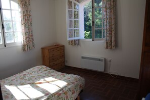 4 bedrooms, iron/ironing board, free WiFi