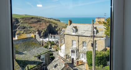 A beautiful, double-fronted terrace house situated in Port Isaac.