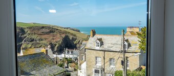 A beautiful, double-fronted terrace house situated in Port Isaac.