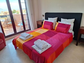 2 bedrooms, iron/ironing board, WiFi, bed sheets - El Soto de Marbella F/F Penthouse P19 Sea/Mountain Views. Onsite Golf-Gym-Tennis (Elviria)
