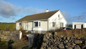 Exterior - Spacious House With Amazing Sea View (Stranraer)