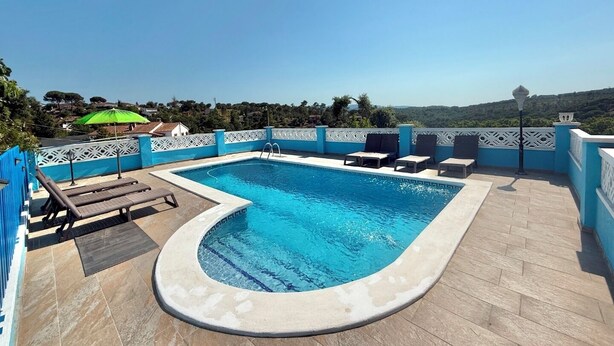 A rooftop swimming pool with a clear view of the surrounding landscape. - Club Villamar - Nice lower apartment in shared villa with private fenced swimming pool, small gym... (Macanet de la selva)