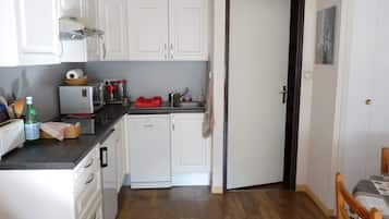 Frigorífic, microones, forn i placa de cuina