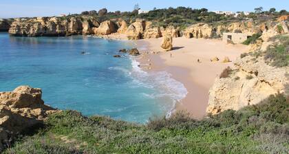 Lovely tilava huoneisto Etelään merinäköalalla käytön yhteydessä uima-allas