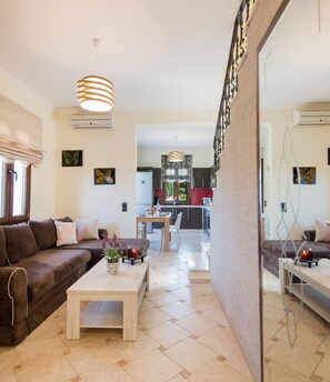 Smart TV, fireplace, table football, ping pong - Elmyra Villa, Heated Pool & Walking to beach (Rethmyno, Crete)