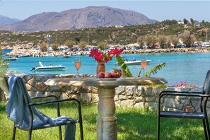 Outdoor dining - Villa Minoa With Small Private Beach And Surprising Sea and Mountain Views (Chania)