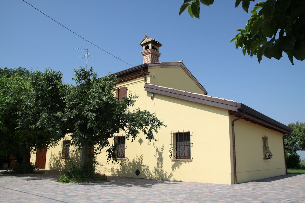 Bagnacavallo: Villa with large garden in the heart of the Golden Triangle of the Cities of Art