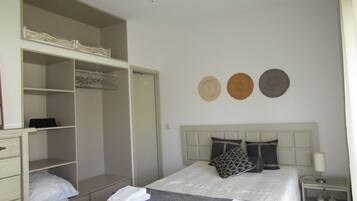 4 bedrooms, iron/ironing board, travel cot, free WiFi