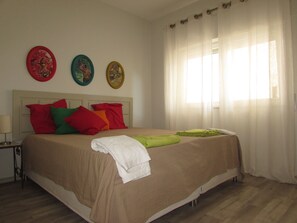 4 chambres, fer et planche à repasser, lit parapluie, Wi-Fi gratuit