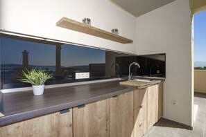 Fridge, microwave, oven, dishwasher
