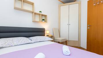 3 bedrooms, iron/ironing board, Internet, bed sheets