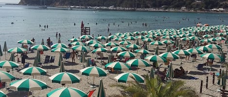 Vlak bij het strand