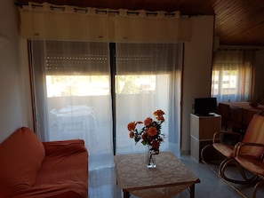 TV, DVD player, books - semi-detached villa with garden, center, quiet area, panoramic, air-conditioned (Teulada)