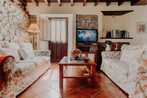 Fernseher, Kamin, DVD-Player, Tischtennisplatte