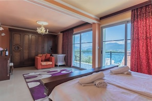 5 bedrooms, iron/ironing board, internet, bed sheets