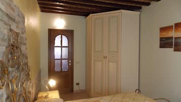 1 bedroom, iron/ironing board, free WiFi