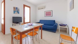 A compact living space with a dining area, a sofa, and a TV. - apartment near the sea (scoppello Guidaloca) (Castellammare del Golfo)