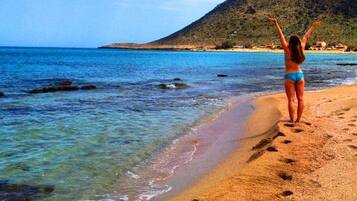 In Strandnähe, Liegestühle, Strandtücher