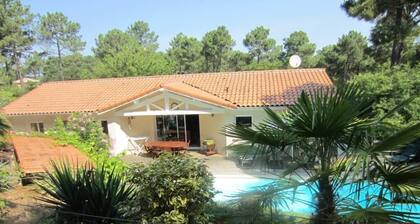 golf de Biscarrosse villa avec piscine chauffée entre océan et lac