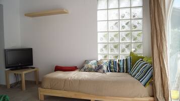 2 bedrooms, iron/ironing board, bed sheets, wheelchair access