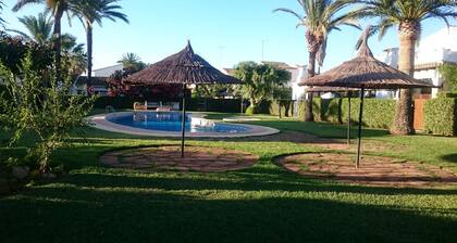 Mukava bungalow meren rannalla. Turistimajoitus VT-450644-A