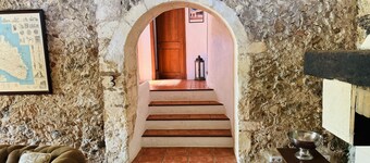 Spacious farmhouse, 4 bedrooms, 4 bathrooms, free WiFi