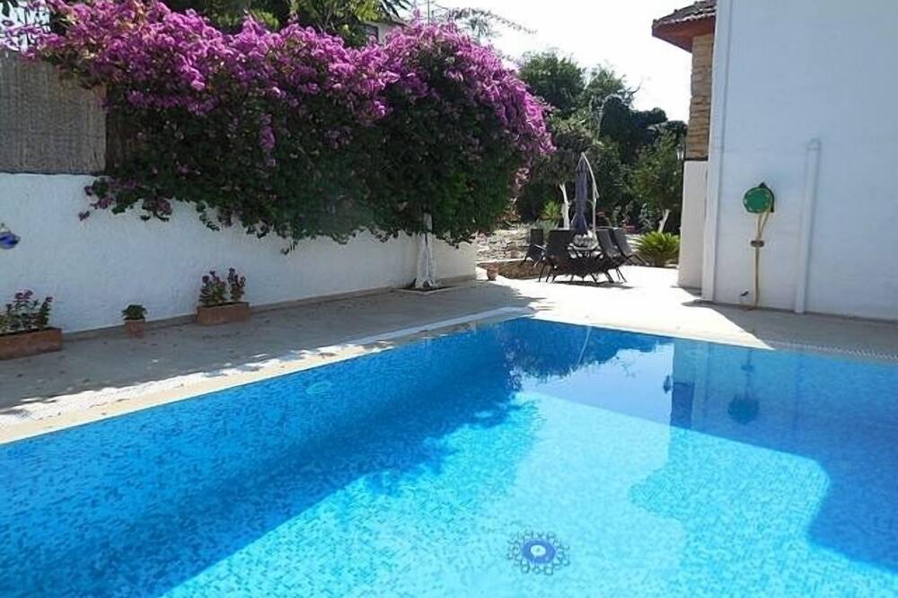 Detached Stone Villa Private walled Garden & Pool