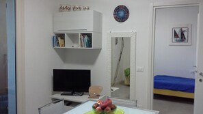 2 bedrooms, bed sheets