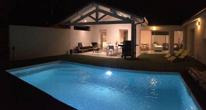 HOUSE WITH HEATED POOL 5 M FROM THE OCEAN, THE VILLAGE AND THE MARINE LAKE