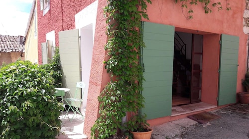 maison de charme :le Garage  50m2